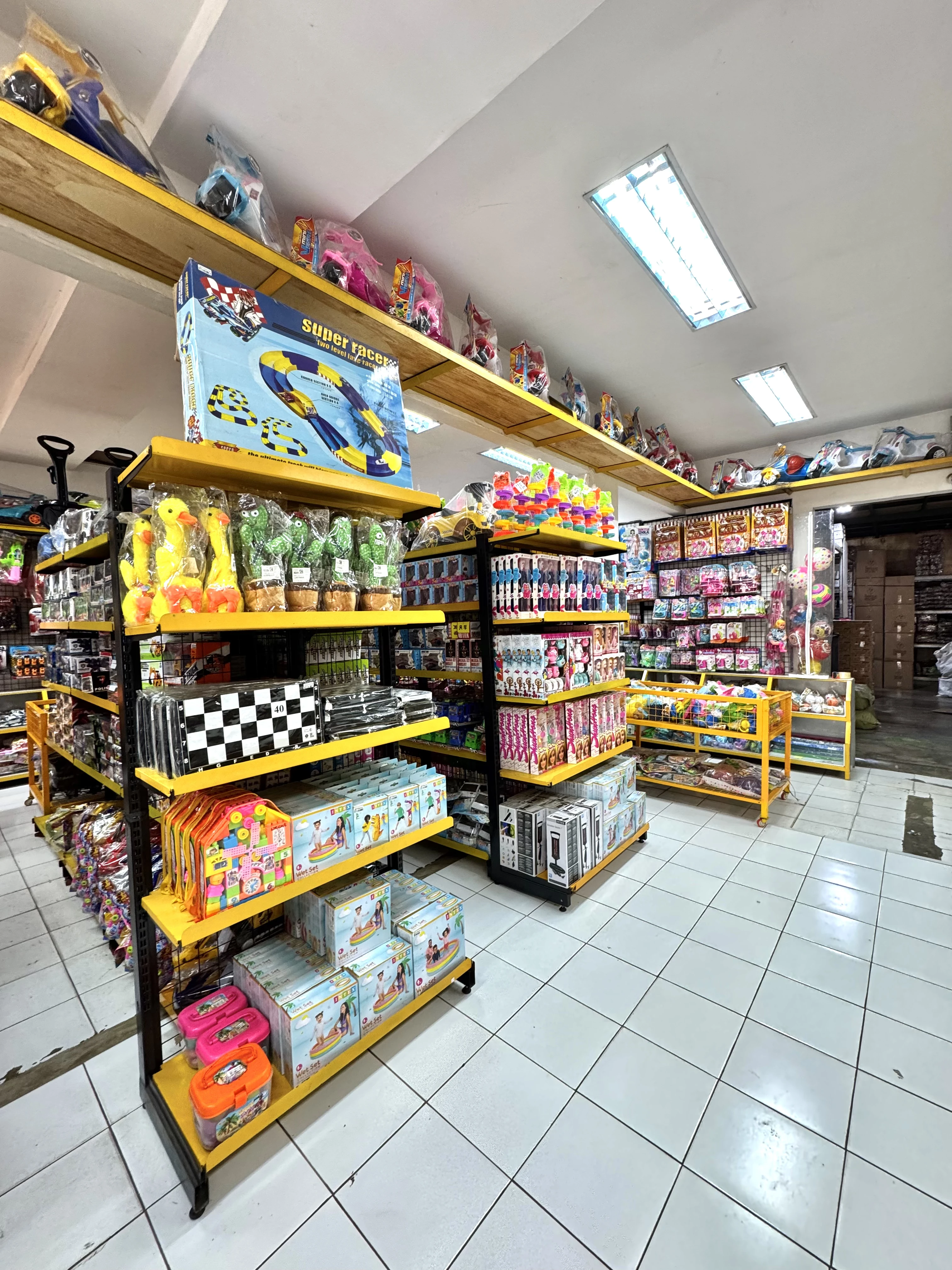 Rak produk King Toys